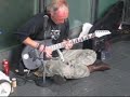 Great solo -master guitarist on the street
