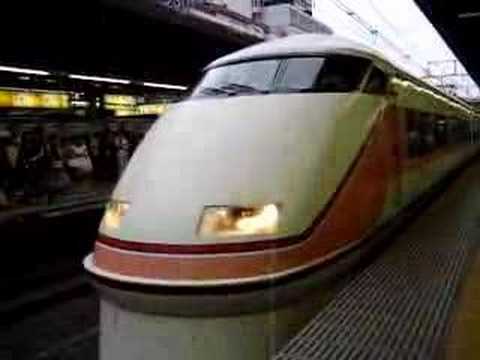 東武特急スペーシア発車