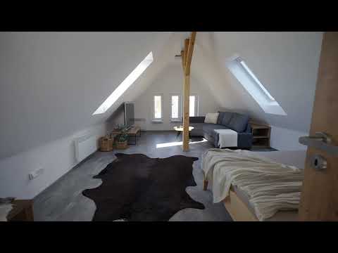 Video Prodej krásného podkrovního apartmánu o dispozici 3+kk a velikosti 112 m² v Novém Městě na Moravě v 