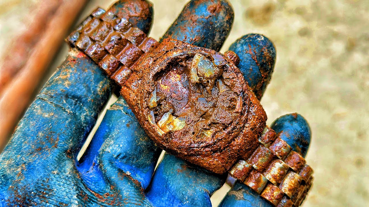 Restoration Rolex watch encrusted with 100 rarest diamonds in the world