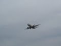 Delta 737 landing at LGA with strong crosswind Delta 737 landing at LGA with strong crosswind
