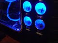 Vídeo raro (2003). Projeto Bluetrack #1, do super casemodder: Mr. Kholl.--Rare video (2003). Bluetrack #1 project, from the super casemodder: Mr. Kholl--Eu fiz esse video quando estive na casa do Mr. Kholl, lah na ilha (rio), em 2003. Ele nem deve saber q isso existe! :) Achei de bobeira qdo eu tava catando uns backup.Info sobre o trabalho do cara: www.modtv.com.br--I made this video when i was in the Mr. Kholl's home (Rio de Janeiro - Brazil). I bet that he really don't remember it! :) I found it when i was looking for my old backup's in cd.Mr. Kholl's works info: www.modtv.com.br