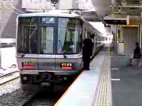 223系島本駅発車