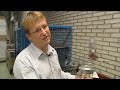 BUINEN - CV-ketelproducent Nefit in Buinen heeft problemen met het type ketel Smartline en Smartline Basic.    Uit onderzoek blijkt dat de brandkoppen van de installatie te heet kunnen worden. Dat heeft inmiddels tot 45 schademeldingen en 3 branden geleid. Nefit wil daarom dat alle in Nederland geplaatste toestellen, en dat zijn er bijna 190.000, preventief een nieuwe branderkop krijgen. Mensen met een Smartline- ketel kunnen voor meer informatie bellen met 0800-5443344.