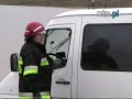Auto wjecha?o do zbiornika we W?odzieninie