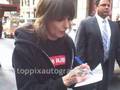 videos de Chrissie Hynde of the Pretenders - Signing Autographs