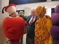 Warren buffett singing 2006 berkshire hathaway shareholders