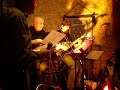 alain ort�ga, ses musiciens et le public de la case � palabres.
http://www.lacaseapalabres.fr/ 
http://alain.ortega.free.fr/
http://www.visitsalondeprovence.com/