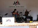 Jake Shimabukuro plays the ukelele after Honolulu Marathon