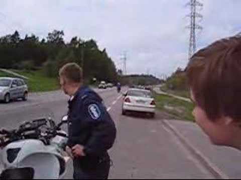 Poliisi testaa mopoa, Espoo, ...
