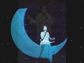 스테레오 http://jp.youtube.com/watch?v=ajHqt9cxrGI&fmt=18사랑의 기로에 서서슬픔을 갖지 말아요어차피 헤어져야 할거면미련을 두지말아요이별의 기로에 서서미움을 갖지 말아요뒤돌아 아쉬움을 남기면마음만 괴로우니까아무리 아름답던 추억도괴로운 이야기로사랑의 상처를 남기네이제는 헤어졌는데그래도 내게는 소중했던그날들이한동안 떠나지 않으리마음만 괴로울때면아무리 아름답던 추억도괴로운 이야기로사랑의 상처를 남기네이제는 헤어졌는데그래도 내게는 소중했던그날들이한동안 떠나지 않으리마음만 괴로울때면한동안 떠나지 않으리마음이 괴로울때면