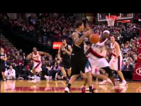 Gerald Wallace steals and dunks again