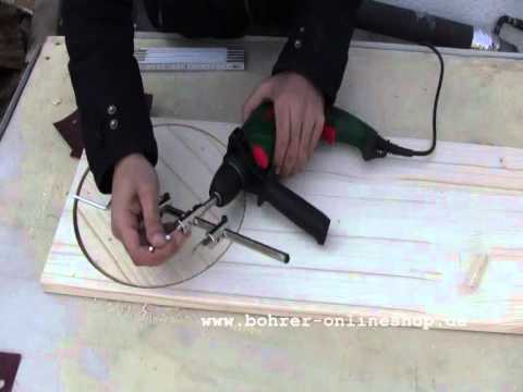 HowTo: Bohren von Kreisen aus Holzbrett mit verstellbarer Lochsäge (www.bohrer-onlineshop.de)