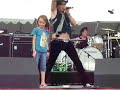 joe leste brought his daughter hannah on stage and sang highway to hell with her!