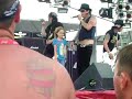joe leste brought his daughter hannah on stage and sang highway to hell with her!