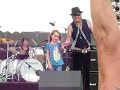 joe leste brought his daughter hannah on stage and sang highway to hell with her!