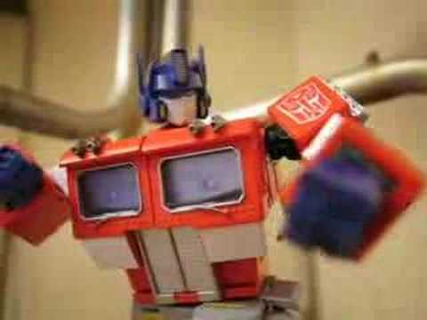 Optimus Prime - The dwarf beats the shit out of the big boss!