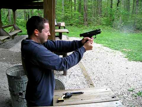 Karl Shooting .40 Springfield XD
