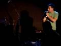 zaralikos stand up comedy sto gialino mousiko theatro