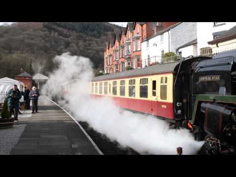 how to get to llangollen by train