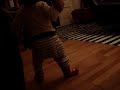 Elsa kan gå!! (med lite hjälp) Elsa kan gå!! (med lite hjälp)