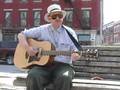 videos de 1 Musicians and Pakistani Food_Web.mov