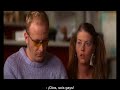 directora: hella joof.
guionistas: hella joof, klaus bondam. 
actores: mads mikkelsen (jacob, un arquitecto), troels lyby (j�rgen, su novio), charlotte munck (caroline, amante de jacob), jesper lohmann (tom, marido de caroline).
una canci�n infantil danesa dice que un palo corto y uno largo hacen un tri�ngulo. y de eso se trata esta pel�cula, del tri�ngulo sentimental entre jacob, un arquitecto gay, su novio j�rgen y caroline, una mujer que a pesar de estar felizmente casada echa de menos a su ajetreado marido tom. jacob, que por su parte siempre fue un ni�o consentido se enamora de caroline, aunque no por ello deja de amar a j�rgen. la situaci�n se complicar� todav�a m�s cuando caroline confiesa estar embarazada de jacob, mientras que �ste trata de rehacer su vida con j�rgen... �por qui�n de los dos se decidir� jacob? 
esta comedia rom�ntica supuso el debut cinematogr�fico como directora de hella joof, que adem�s es actriz, guionista y presentadora de televisi�n y que tiene la singular cualidad de tocar temas en sus pel�culas que nadie ha tratado antes. es muy interesante la visi�n que tiene de la homosexualidad, la heterosexualidad y la bisexualidad as� como de las dificultades y prejuicios que tanto homosexuales, heterosexuales y bisexuales tienen para comunicarse y entenderse. 
esta pel�cula no ha sido estrenada en ning�n pa�s de habla hispana, ni tampoco se encuentra disponible en castellano, aunque si se puede encontrar en ingl�s e italiano. y os la recomiendo por lo particular de su argumento.
