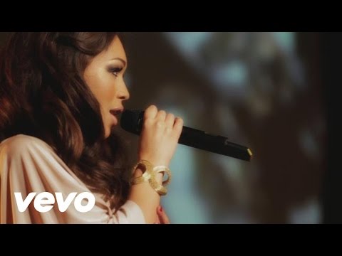Glitter & Gold Rebecca Ferguson 0 Glitter & Gold Rebecca Ferguson
