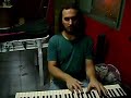 francisco tocando el teclado