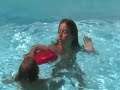 une parodie d'alerte � malibu par bad movie production.
deux petites filles inconscientes tombent � l'eau risquant de se noyer heuresement les sauveteurs de la mers sont l� pour les secourire!
une production bad movie.