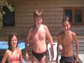une parodie d'alerte � malibu par bad movie production.
deux petites filles inconscientes tombent � l'eau risquant de se noyer heuresement les sauveteurs de la mers sont l� pour les secourire!
une production bad movie.