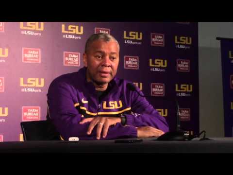 Video: Johnny Jones Previews South Carolina Game