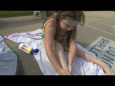 how to unclog sunscreen spray