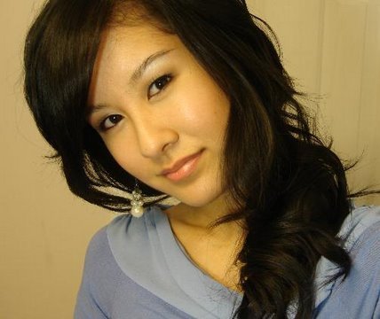 This is the hairstyle I had in this video: www.youtube.com It looks more