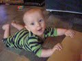 Alvin kryper, vinkar, kl�ttrar 17 jan 6 months and 12 days