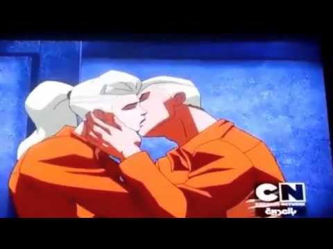 خلاعة - مشهد خليع يشجع زنا المحارم ( الاخ و اخته ) في قناة نت وورك العربية .. هل هذه مشهد اطفال ؟ أنصح الجميع بحذف القناة ولا كرامة.