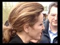La candidata premier Daniela Santanché assieme alla vittima di uno stupro da parte dei Rom della Bovisa è entrata all'interno del campo Rom della Bovisa (uno dei più pericolosi di Milano) per chiedere l'immediato sgombero.Ad aspettarla c'era la candidata ROM del PD.