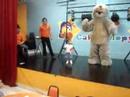 maricruz mostrando sus mejores pasos de baile irradiando felicidad en su dia