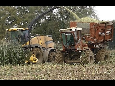 ensilage - avec lensileuse FR 500 & La Hesston 7730 pour transborder.