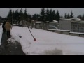 Sindaco  Palamara  di  Lurate Caccivio  durante  la spalatura della neve