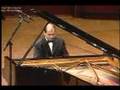 Alfonso-Gomez-plays-