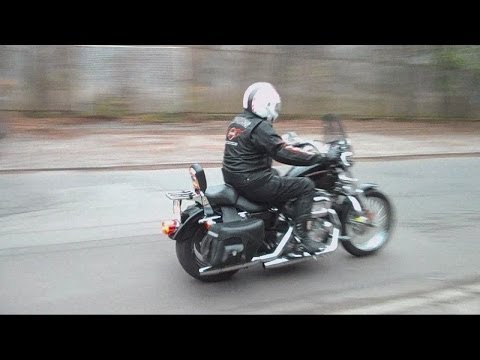 v twin sound - Harley-Davidson Sportster 883 Low with freeflow exhaust, windshield, engine guards, leather saddlebags, luggage rack, passenger pillion and sissy bar. DO vis...