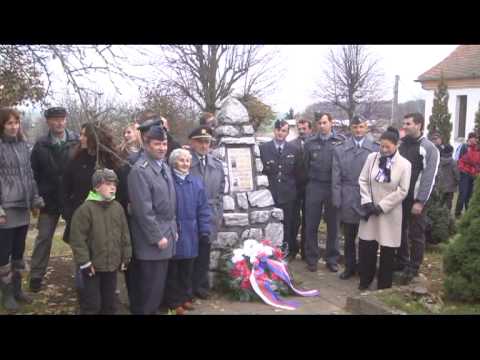 kanálem - u pomníku Vzpomínka na letce 313. perutě RAF plk. in memoriam Jaroslava Hloužka, 70. výročí sestřelení nad kanálem La Manche, 17. listopad 2012 Jackov u Mora...