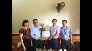 Đồng chí Nguyễn Mạnh Hà, Phó Bí thư Thành ủy, Chủ tịch UBND thành phố thăm, tặng quà người có công