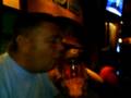 videos de pete singin to his pint
