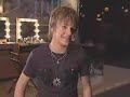 he is soo hot and so cute when he dances! :d