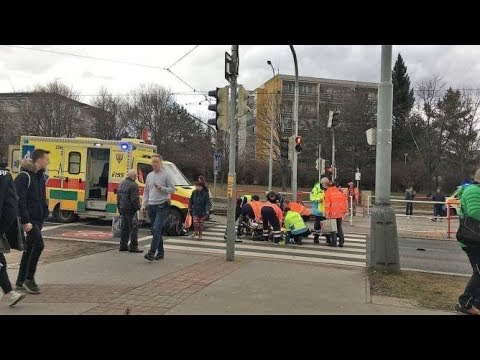 Masakr v Hostivaři: Řidič smetl 4 lidi. Dva chodci jsou po smrti, dalšíbojují o život
