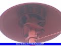 Eine wunderschöne rote Feuerwehrsirene beim Probealarm mit dem Signal Feueralarm. Leider hat es geregnet an diesem Tag, man sieht aber schön die Regentropfen am Rande des Schutzdaches herunterfallen in Drehrichtung des Rotors. +++ This is a nice 