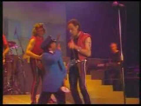 Sonderzug - Udo Lindenberg und das Panik Orchester - Sonderzug nach Pankow 1983 (Deutsche Version von'Chattanooga choo choo' von Glen Miller 1941) Songtext: Entschuldige...