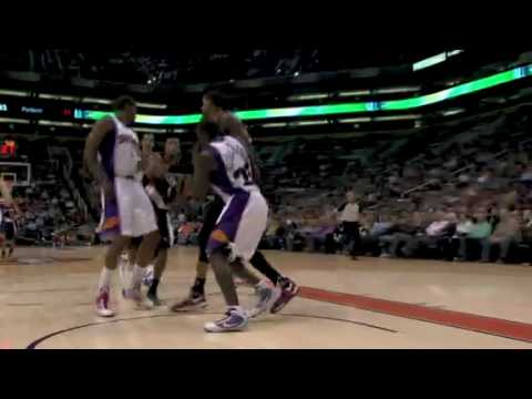 Dante Cunningham dunks over Amare Stoudemire 02-10-2010